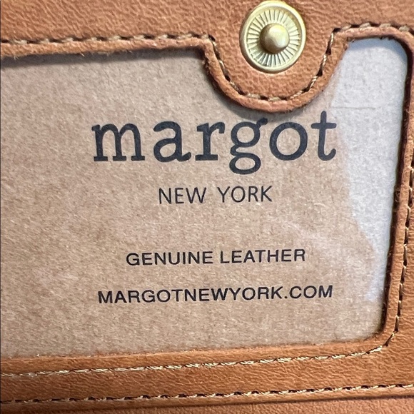 Margot New York |  “Gina” Leather Compact Wallet - Picture 2 of 12